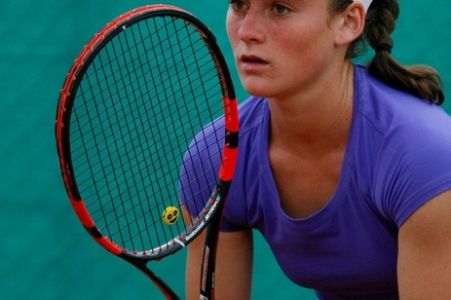 Tamara Zidanšek na EPP 18 za četrtfinale izločila wimbledonsko zmagovalko, Hana Mraz četrtfinalistka v Moskvi