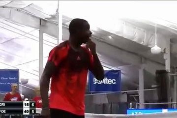 VIDEO! Ameriški teniški up Frances Tiafoe zgrešil 